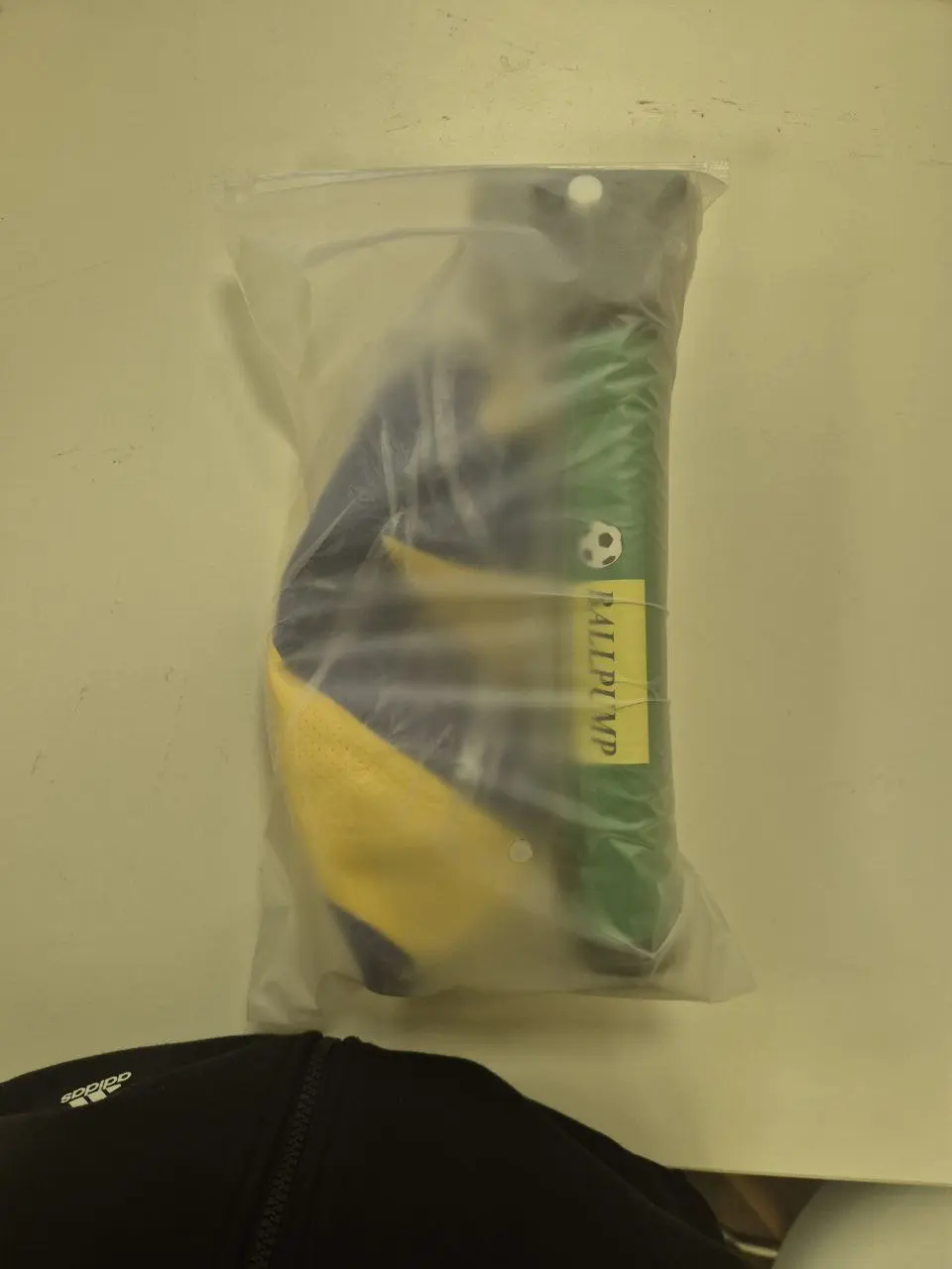 Воллейбольные мячи (комплект насос + мяч)